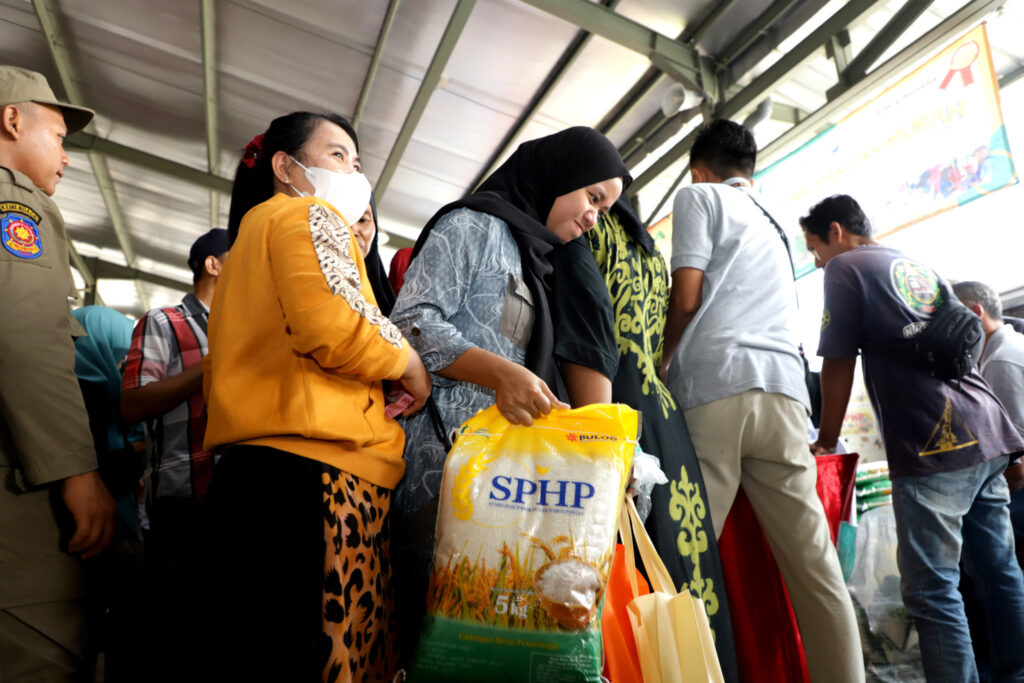 Tekan Inflasi, Pemkot Surabaya Rutin Gelar Operasi Pasar di 17 Lokasi 