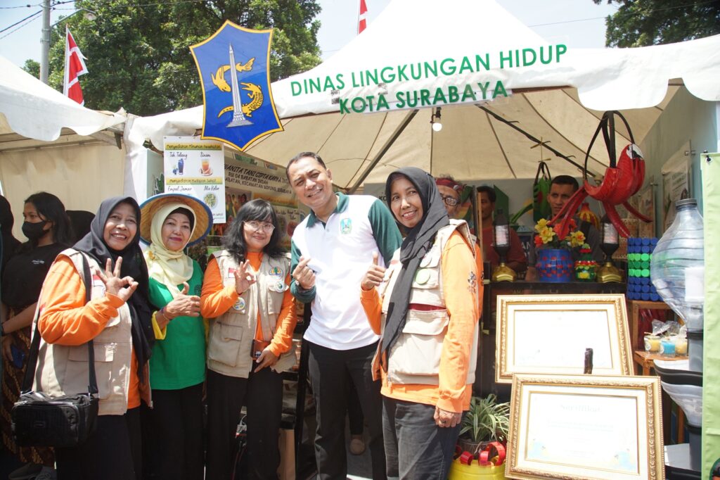 Wali Kota Eri Cahyadi Terima Dua Penghargaan di Puncak Peringatan Hari Lingkungan Hidup Sedunia