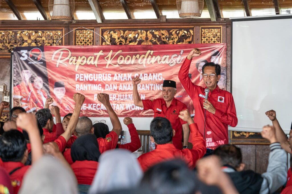 Kompak Bergerak ke Akar Rumput, PDIP Surabaya: Ganjar Pranowo Penerus Pak Jokowi!