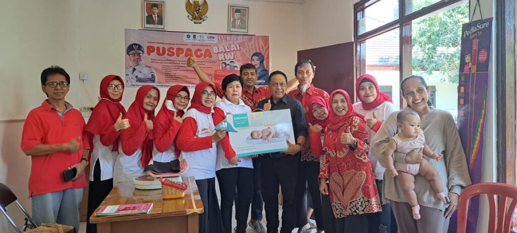 Tekan Angka Stunting, Anggota DPRD Surabaya Serahkan Bantuan ke Posyandu  