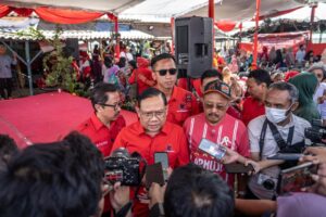 Ribuan Warga Surabaya Ikuti Pengobatan Kapal Laksamana Malahayati milik PDIP