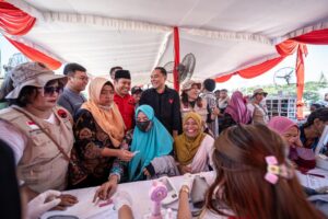 PDIP Gelar Baksos Kesehatan di Surabaya, Kru Kapal Malahayati Terkesan: Kotanya Top!