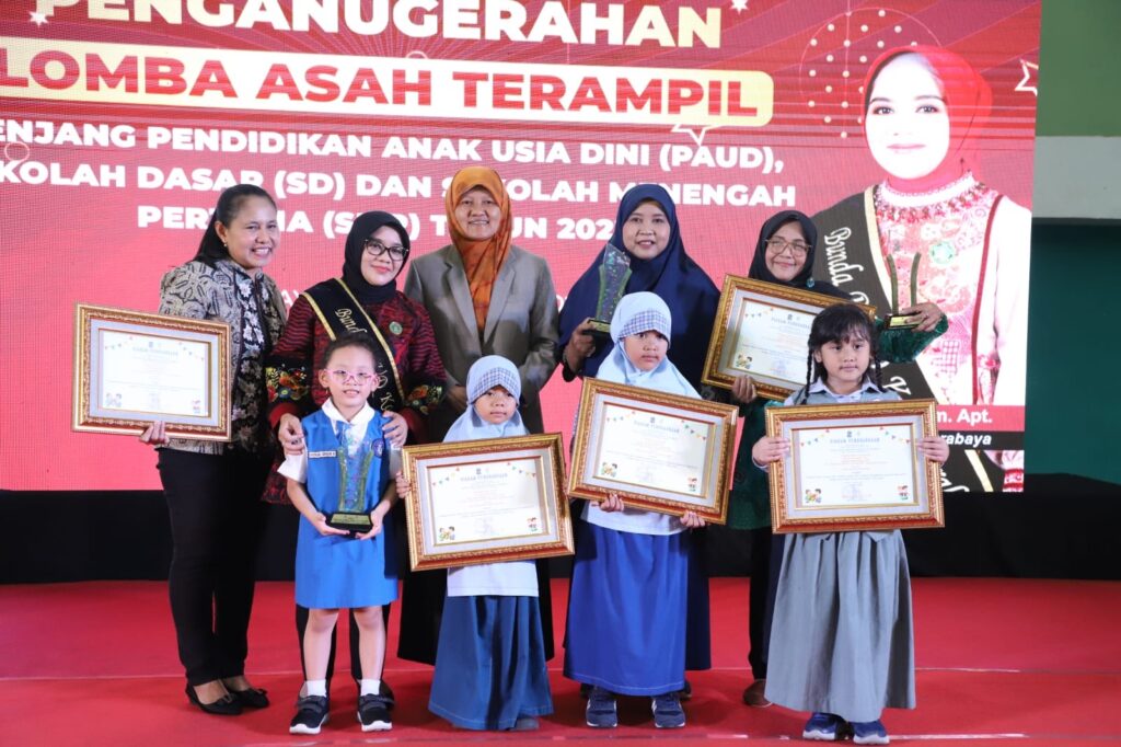 Lewat Kompetisi Asah Terampil, Siswa PAUD hingga SMP Surabaya Olah Barang Bekas Jadi Karya Ramah Lingkungan