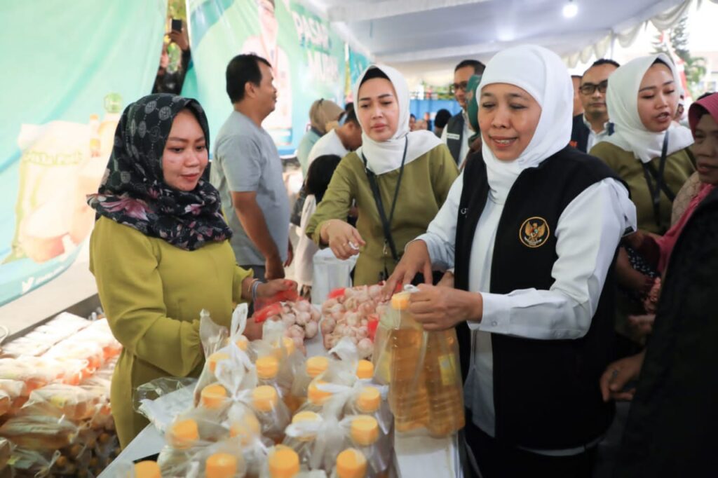 Gubernur Khofifah Gelar Operasi Pasar Murah di Jombang