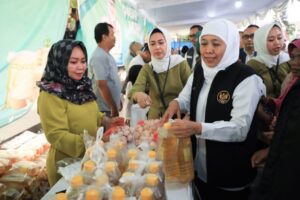 Gubernur Khofifah Gelar Operasi Pasar Murah di Jombang