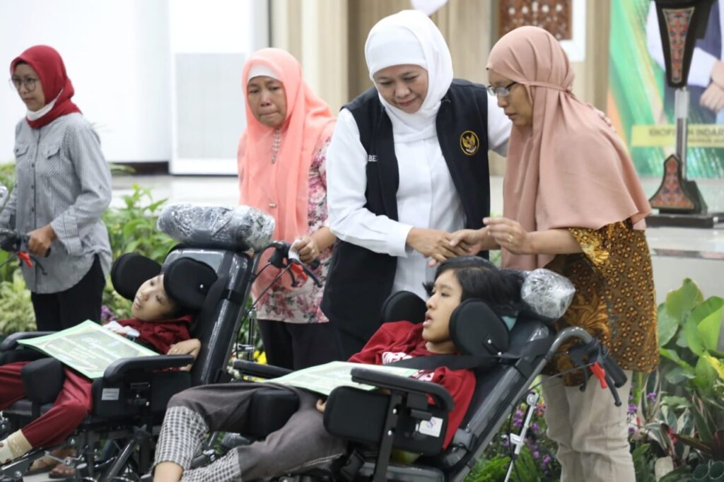 Gubernur Khofifah Gelontorkan Bansos, BLT dan Zakat Produktif Pada 519 Penerima Manfaat di Madiun Raya