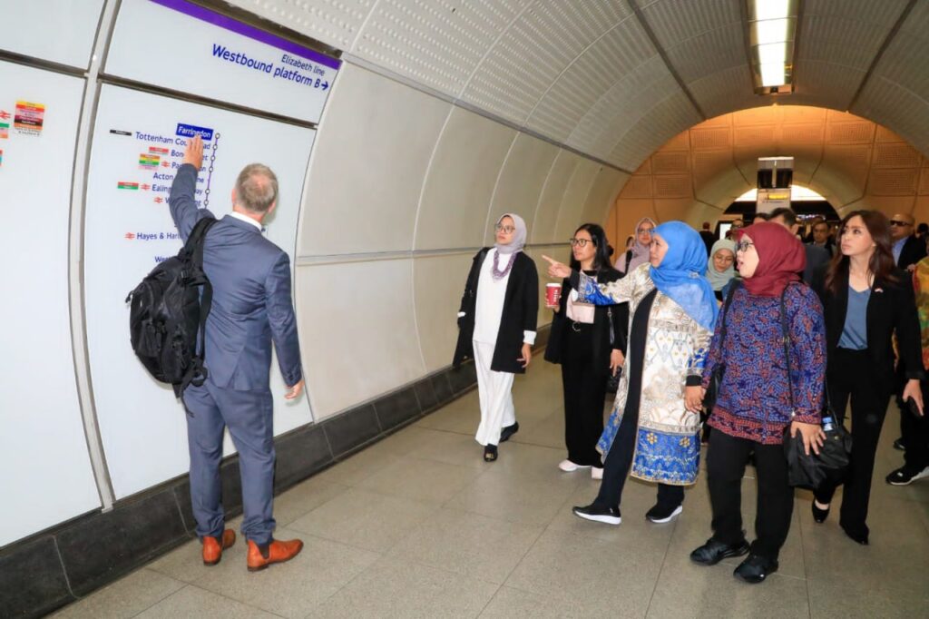 Perusahaan Operator MRT Elizabeth Line Menyampaikan Letter of Intent Sektor Transportasi Publik di Jatim Kepada Gubernur Khofifah