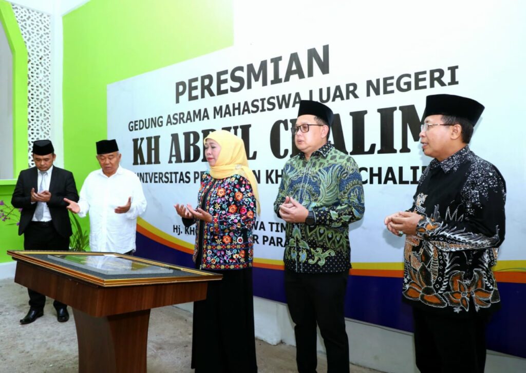 Gubernur Khofifah Resmikan Asrama Mahasiswa Luar Negeri UKHAC