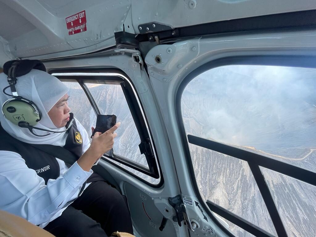 Gubernur Khofifah Tinjau Langsung Karhutla Lembah Watangan di Bromo