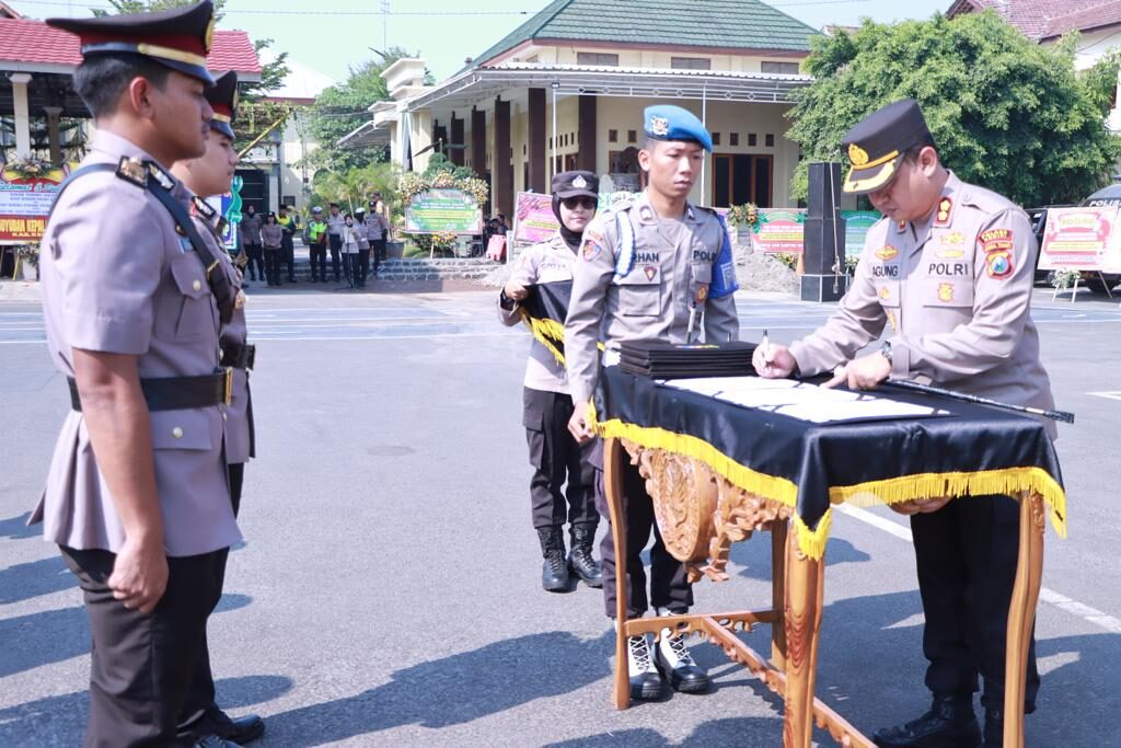 Kapolres Kediri Pimpin Upacara Sertijab Kasat Reskrim dan 5 Kapolsek Jajaran