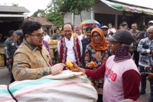 Jadikan Komoditi Unggulan Kabupaten Kediri, Ini Pesan Bupati Mas Dhito ke Pedagang Mangga Podang