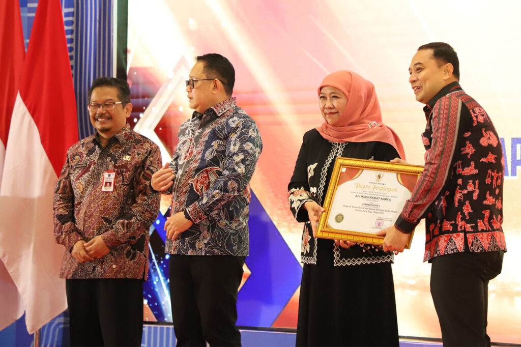 Pemkot Surabaya Raih Dua Penghargaan Sekaligus di Ajang Inotek Award Jatim 2023