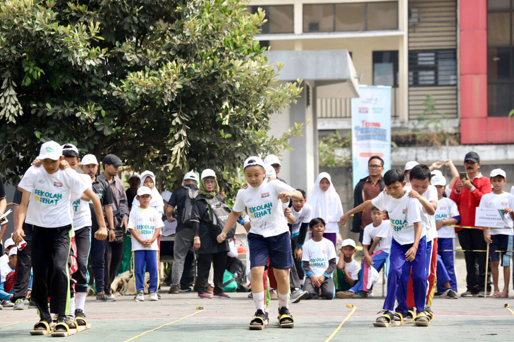 Lestarikan Budaya Lewat Festival Permainan Tradisional, Wali Kota Eri: Gerakan Kebersamaan dan Kekompakan Anak