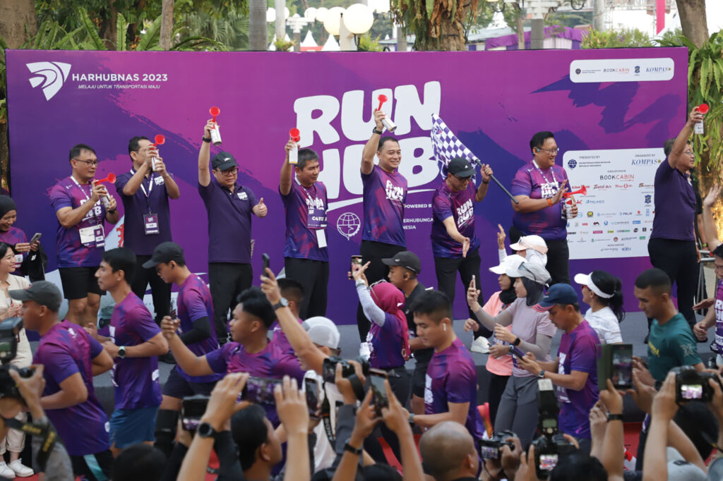 Ribuan Pelari Ikuti RUN HUB 2023 di Surabaya