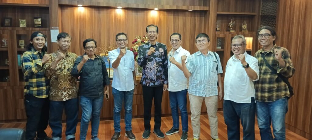 Terima Audensi SMSI, Ketua DPRD Surabaya Siap Berkolaborasi Untuk Kemajuan Daerah