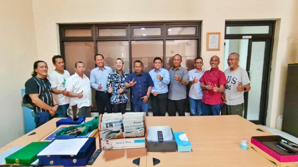 Tim OJK Kunjungi Kantor PWI Jatim, Gagas Gathering Media