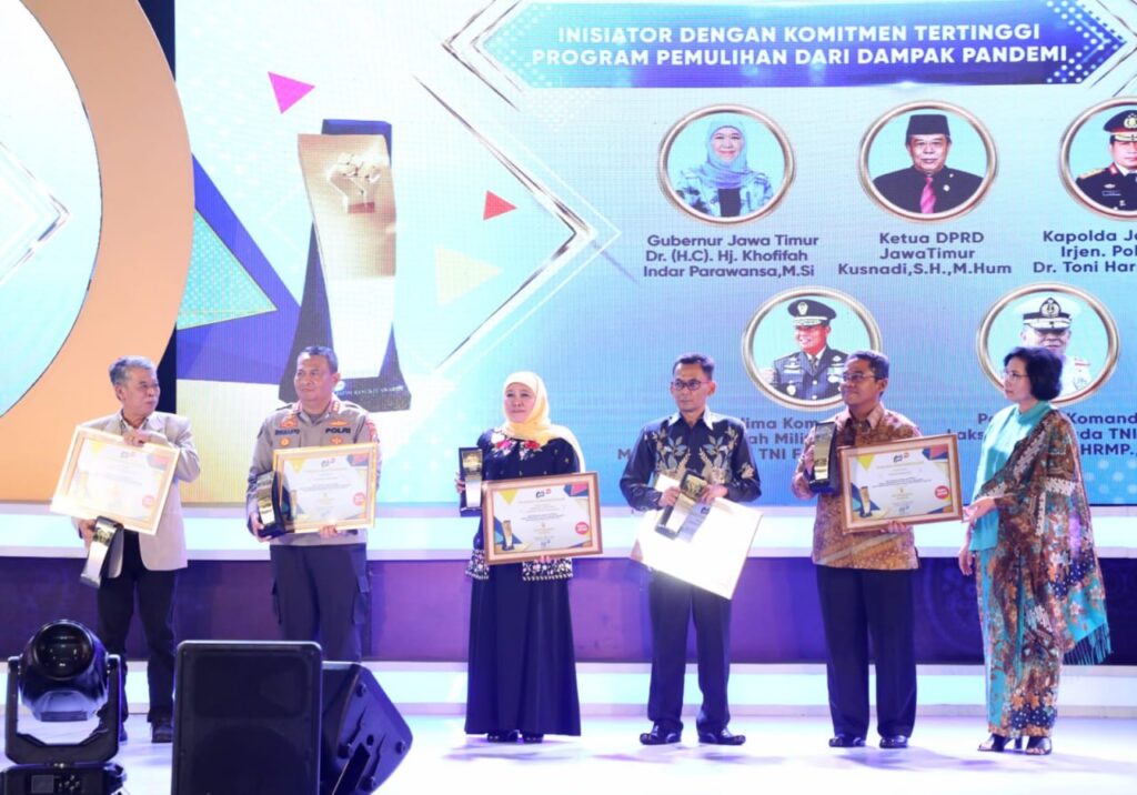 Penghargaan Jatim Bangkit Awards 2023, Gubernur Khofifah: Hasil Kerja Keras, Kerja Bersama dan Kerja Sinergi Semua Elemen