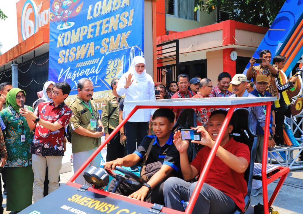 Gubernur Khofifah Lepas Parade 260 Kendaraan Konversi Listrik Karya Siswa SMK Jatim