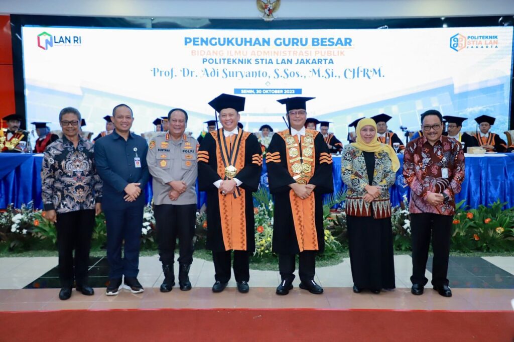 Gubernur Khofifah Hadiri Pengukuhan Guru Besar Kepala LAN RI