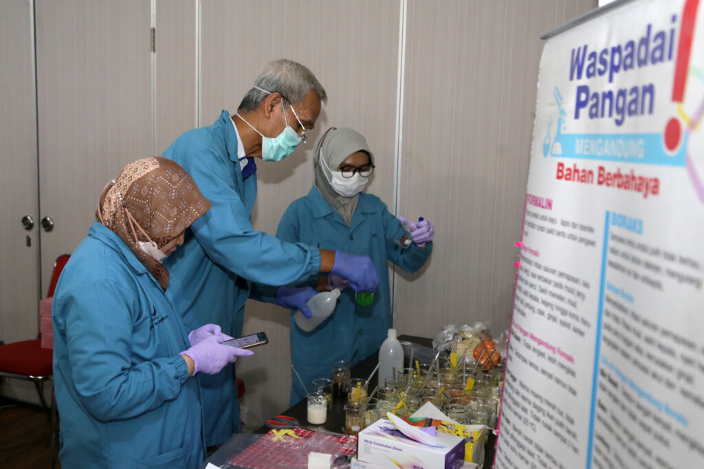 Pemkot Surabaya bersama BBPOM Gelar Sosialisasi hingga Uji Sampel Makanan Pedagang SWK