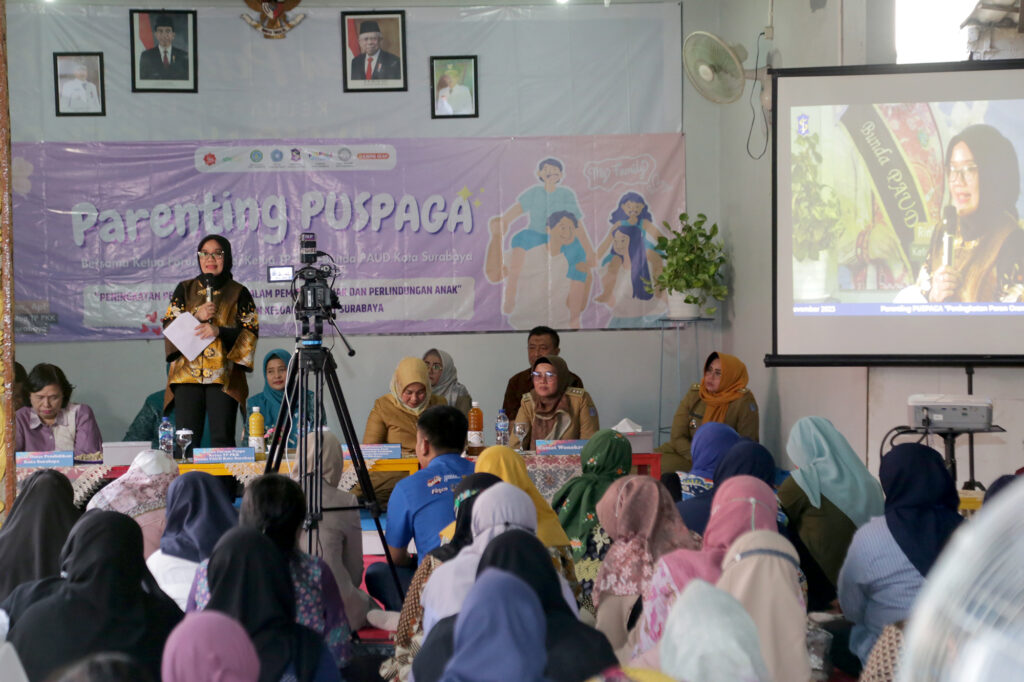 Wujudkan Keluarga Harmonis, Pemkot Surabaya Berikan Kelas Parenting Puspaga di Balai RW