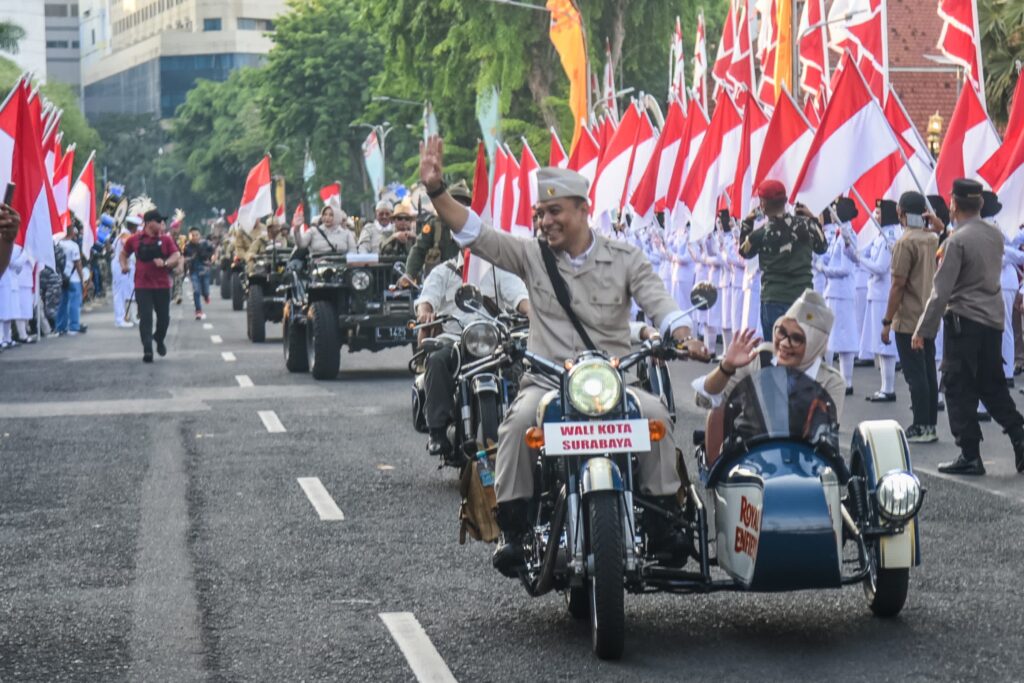 Wali Kota Eri Gelorakan Semangat Kemerdekaan Lewat Parade Surabaya Juang