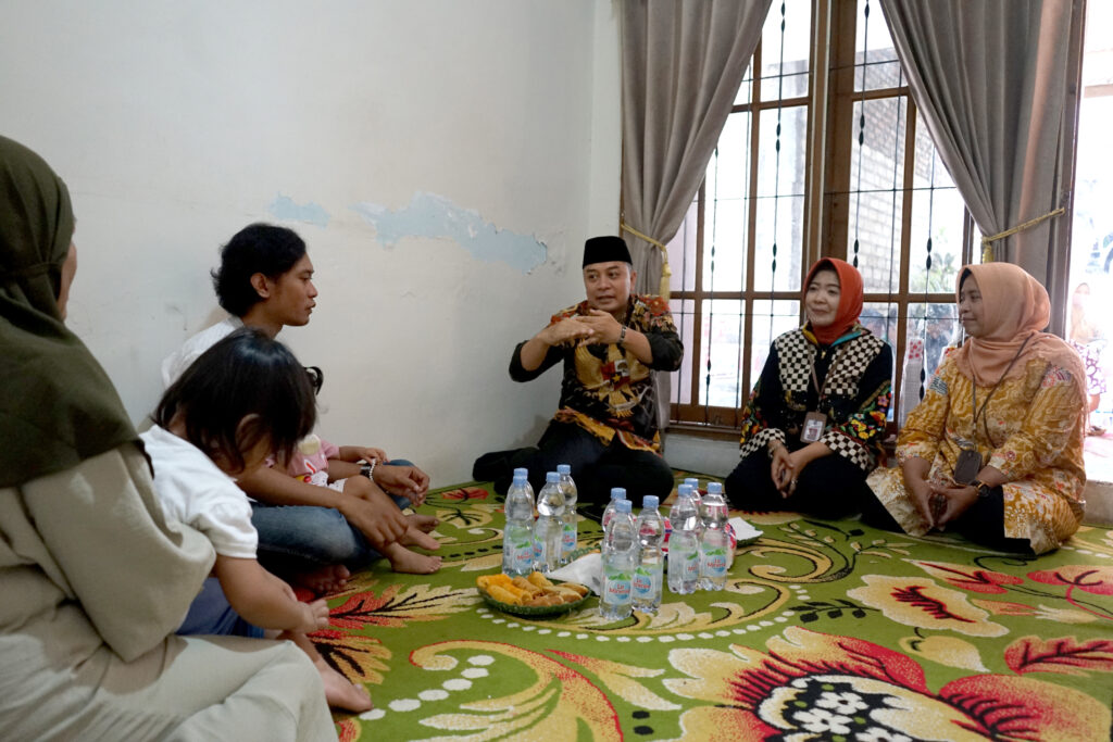 Wali Kota Eri Cahyadi Takziah Korban Laka Lumajang di Gubeng dan Wiyung