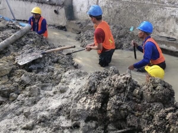 Cegah Banjir di Surabaya, Pemkot Bersama PDAM Geser Pipa di Manukan