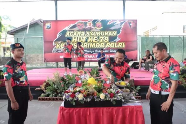 HUT Korps Brimob ke 78, Polres Kediri Gelar Tasyakuran dengan Potong Tumpeng