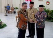 Pemkot Surabaya Raih Anugerah Revolusi Mental 2023 dari Kemenko PMK