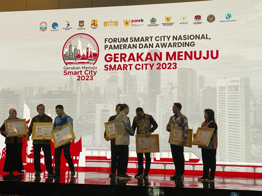 Surabaya Raih Penghargaan Smart Government dan Smart Environment Dari Kemenkominfo RI