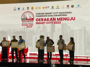 Surabaya Raih Penghargaan Smart Government dan Smart Environment Dari Kemenkominfo RI