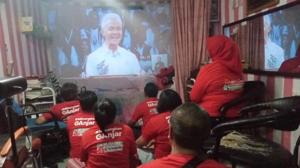Nobar Debat Capres di Posko-Posko PDIP Surabaya, Ganjar Pranowo Panen Pujian dari Warga