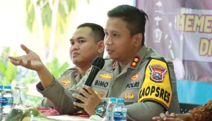 Respon Keluham Masyarakat di’Jum,at Curhat’, Kapolres Kediri Bakal Perketat Patroli dan Hotline 110