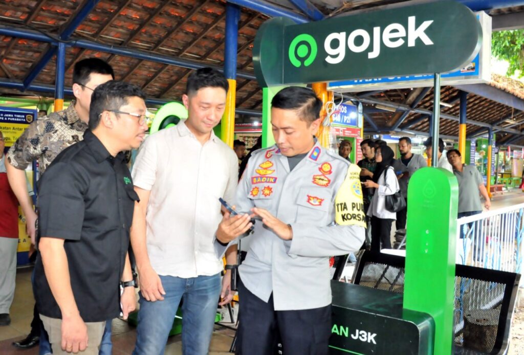 Gojek Uji Coba GoCar Instant di Terminal Bus Purabaya