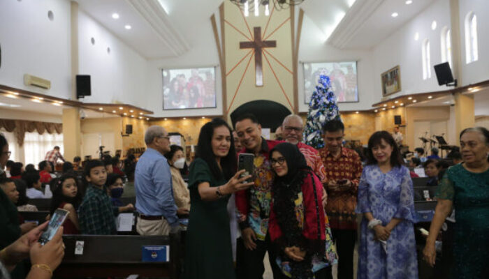 Lanjutkan Kunjungannya ke Sejumlah Gereja, Wali Kota Eri Cahyadi Ingin Pastikan Ibadah Natal Aman dan Lancar