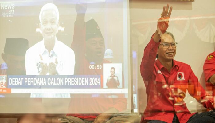 Gelar Nobar Debat Capres di Kampung, PDIP Surabaya Promosikan KTP Sakti Ganjar Pranowo