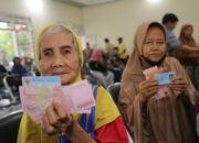Pemkot Surabaya Mulai Salurkan BLT Permakanan Rp200 Ribu