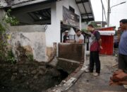 Bangunan Rumah Tutupi Saluran, Warga Dukuh Kupang Surabaya Bersedia Dibongkar untuk Penanganan Banjir