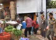 Satpol PP Surabaya Rutin Tertibkan PKL di Pedestrian, PDPS Diminta Atur Pedagang Pasar Keputran