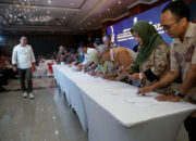 Pejabat Pemkot Surabaya Tanda Tangani Kontrak Kinerja 2024