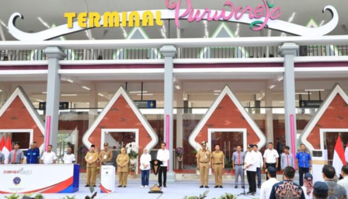 Presiden Jokowi Resmikan Terminal Tipe A Purboyo Kota Madiun dan Patria Kota Blitar