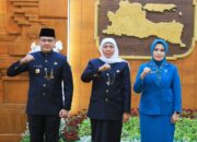Gubernur Khofifah Serahkan SK Perpanjangan Masa Jabatan Pj Walikota Batu