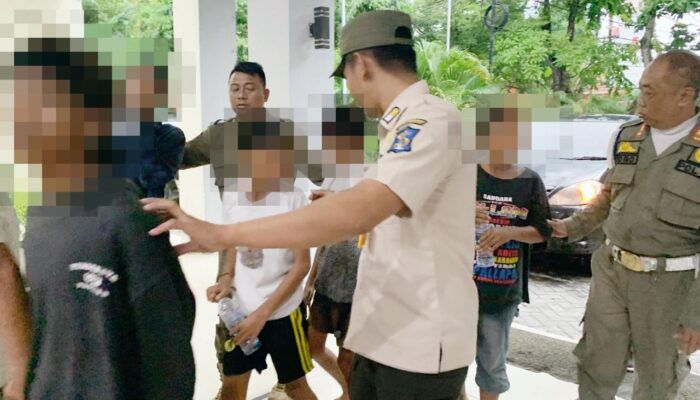 Satpol PP Surabaya Amankan Lima Pengamen di Bawah Umur, Satu Orang Bawa Sajam