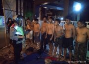 Polsek Mojoroto Polres Kediri Kota Bubarkan Pesta Miras Puluhan Remaja
