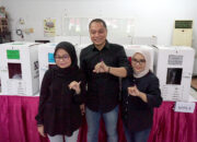 Nyoblos Bareng Sekeluarga, Wali Kota Eri Cahyadi Sampaikan Pesan Jurdil untuk Warga Surabaya