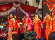 Ribuan Warga Padati Balai Kota Surabaya Ikut Memeriahkan Perayaan Cap Go Meh 2024 