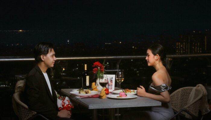 Dinner Romantis dengan View Kota Surabaya Malam Hari di Java Paragon Hotel