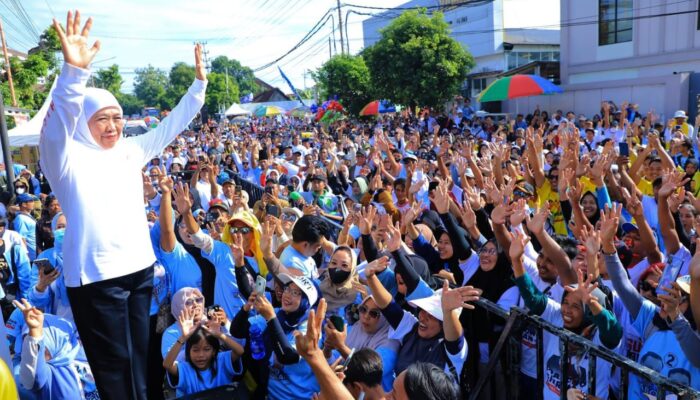 Gubernur Khofifah Jalan Sehat Bersama Ribuan Masyarakat Banyuwangi