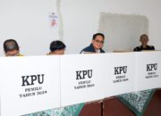 Nyoblos di TPS 37 Tegalsari Surabaya, Plh. Gubernur Jatim Imbau Masyarakat Tidak Golput